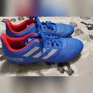 Adidas Predator Blue boys Soccor cleats size 6
